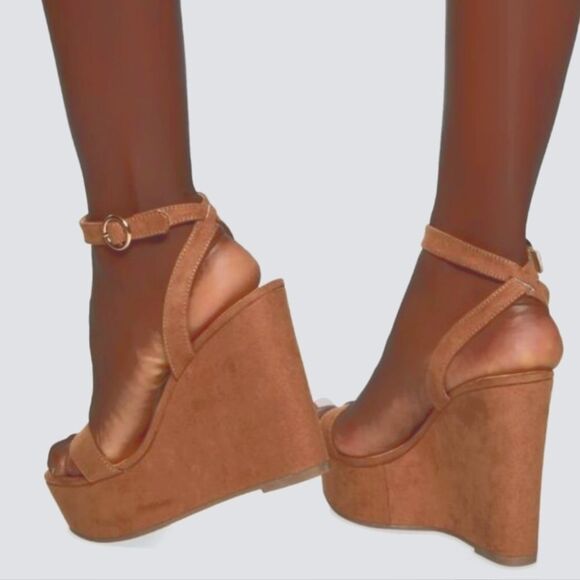 FOREVER 21 SUEDE WEDGE ROUND OPEN TOE ANKLE & ADJUSTABLE BUCKLE STRAP SANDAL - Picture 14 of 15